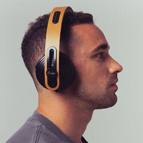 Homem Usando Disco 2 Bluetooth Tauari