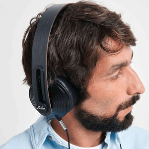 Homem Usando Disco 2 Clássico Ébano